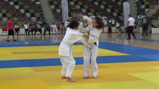 Suriyeli ile Türk Çocuklar Judo Turnuvasında Buluştu
