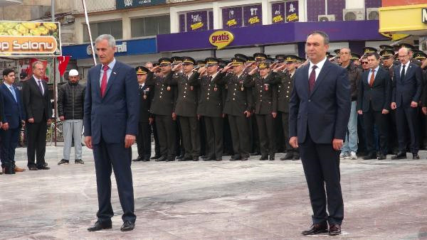 Ata’yı Anma Töreninde Kucağındaki Çocukla Gözyaşı Döktü