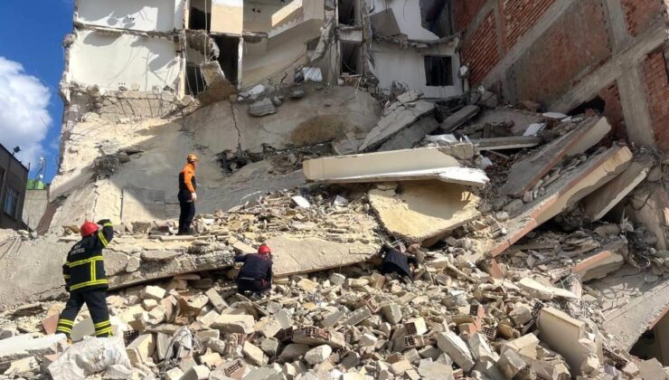Kilis’te ağır hasarlı bir bina çöktü