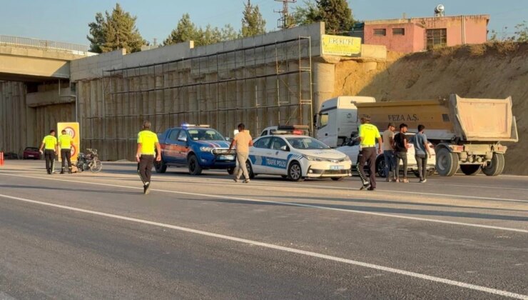 Kilis-İslahiye karayolunda hafriyat kamyonu ile motosiklet çarpıştı