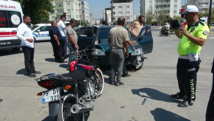 Kilis’te Araba ile Motosiklet Çarpıştı: 2 Yaralı