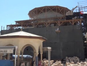 Sarsıntıda hasar alan tarihi yapılarda onarım çalışması devam ediyor