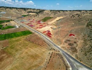 Kilis’te Acı Biber Hasadı ve Kurutma Mesaisi Başladı