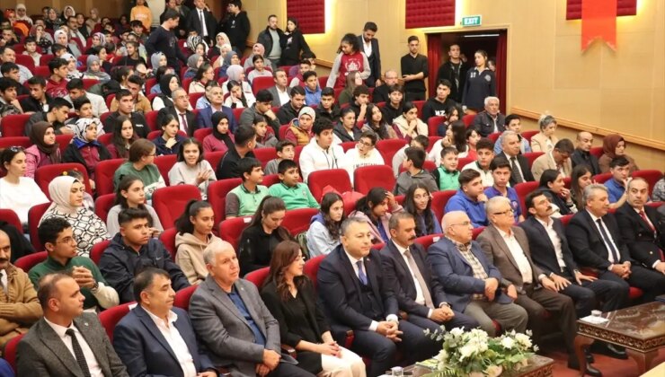 Kilis’te Öğrencilere Kaynak Kitap Dağıtıldı