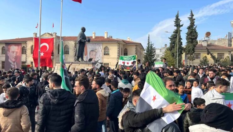 Kilis’te Suriyeliler, Şam’daki Kutlamalarla Rejim Çöküşünü Karşılıyor