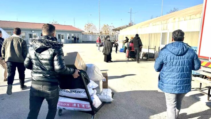 Suriyeli Mülteciler, Uzun Müddet Sonra Ülkelerine Dönmeye Başladı