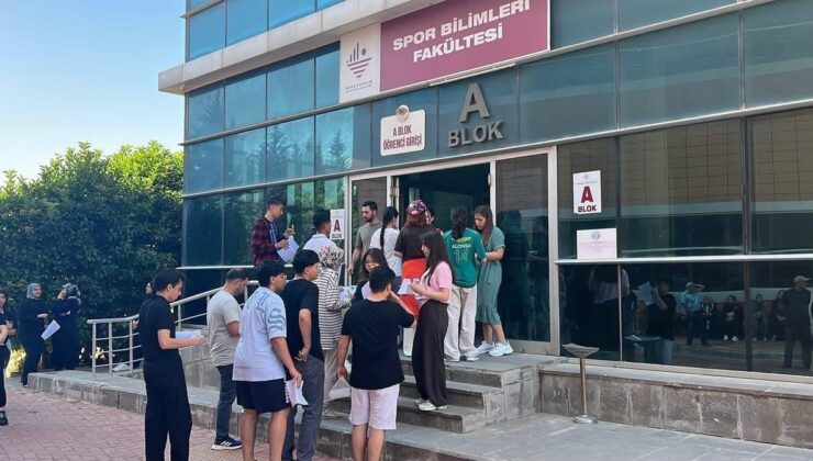 Kilis’te adaylar gelecekleri için ter döktü
