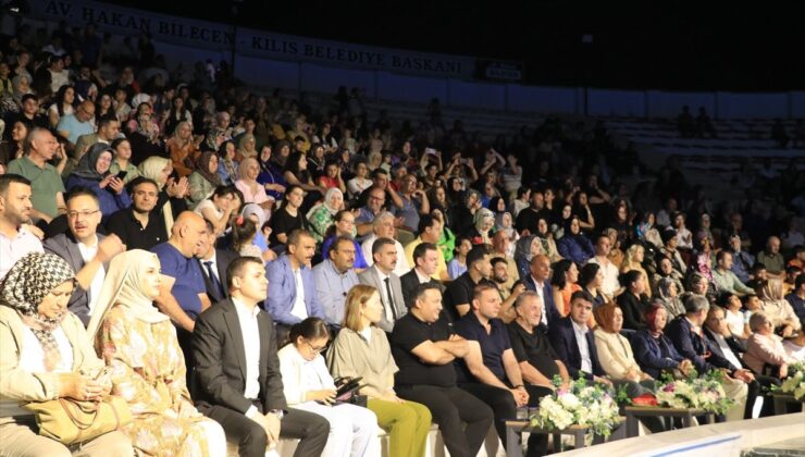 Kilis’te Türk Halk Müziği korosu konser verdi