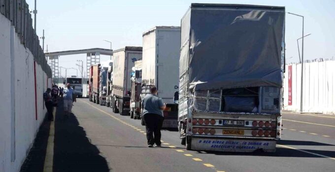 Öncüpınar’da Suriyelilerin dönüşü yoğunluk oluşturuyor