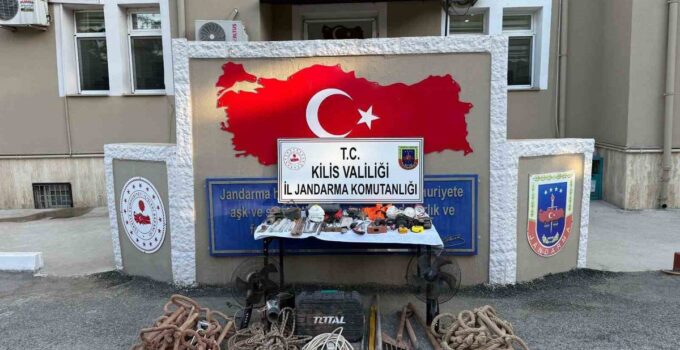 Kilis’te Müsaadesiz Hafriyat Yapan 4 Kuşkulu Suçüstü Yakalandı